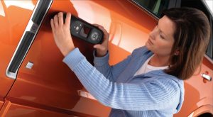 Определяет колер авто прибором X-Rite eXact