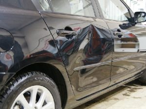 вмятина на двери